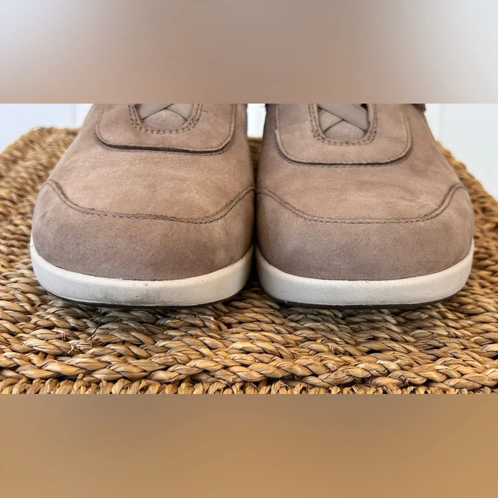 Clarks‎ Unstructured Women’s Leather Un Adorn Lo Sneaker Taupe Size 10M